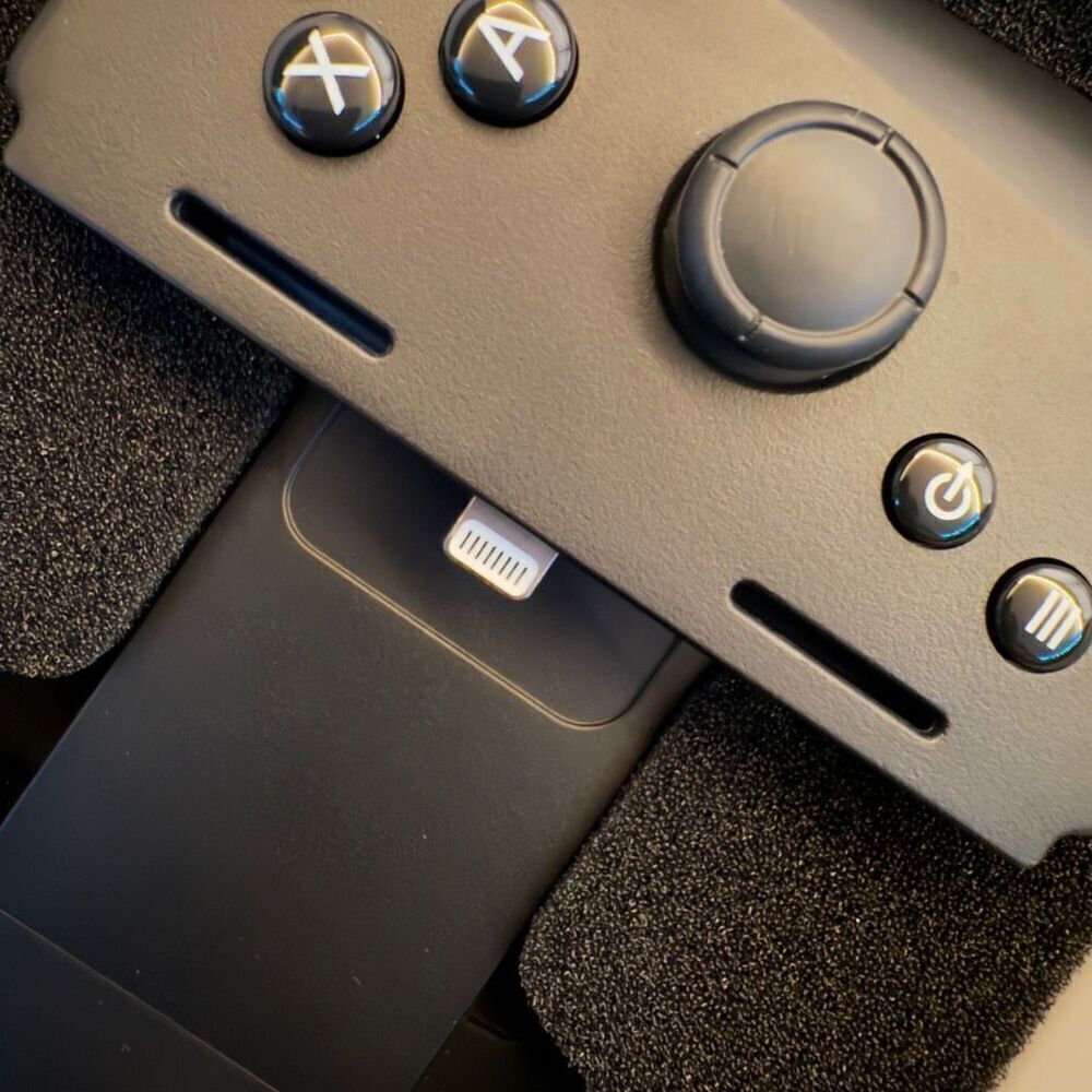 RAZER KISHI V2 - Universal Mobile Gaming Controller for IPhone - LIGHTNING - Picture 5 of 7